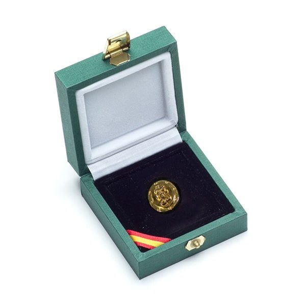 Pin iniciales GC en plata con baño oro