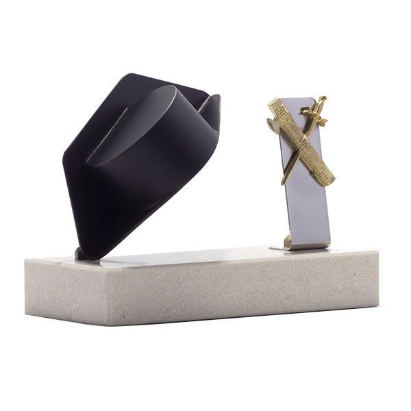 Figura Abstracta Tricornio y Emblema para personalizar
