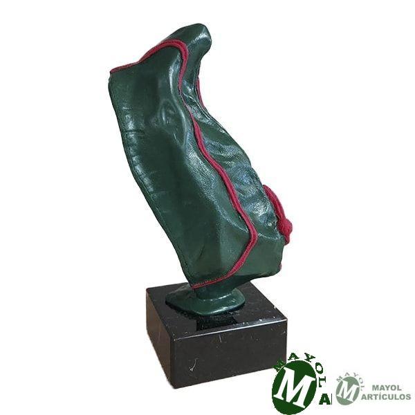 Lado de figura gorro polilla