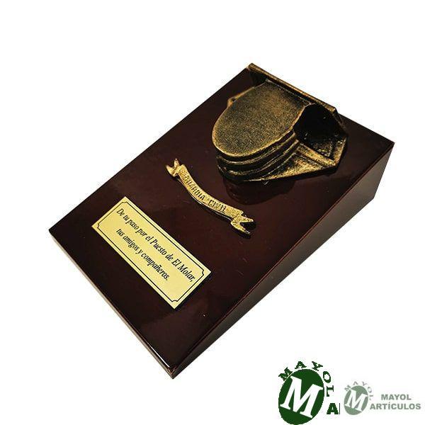 Cuña de madera con tricornio metálico Guardia Civil
