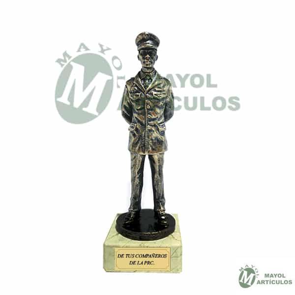 Figura Policía paseo elaborado en resina Color Bronce, con peana en mármol, opción de placa personalizada.